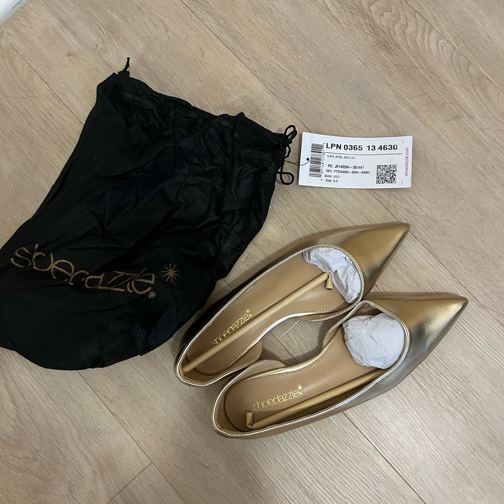 SHOE DAZZLE GOLD POINTER TOE FLATS NEW